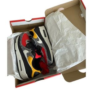 Nike Air Max 90 SE,size 7 ,color Black/Phantom-Chile Red-Pollen Fantome
